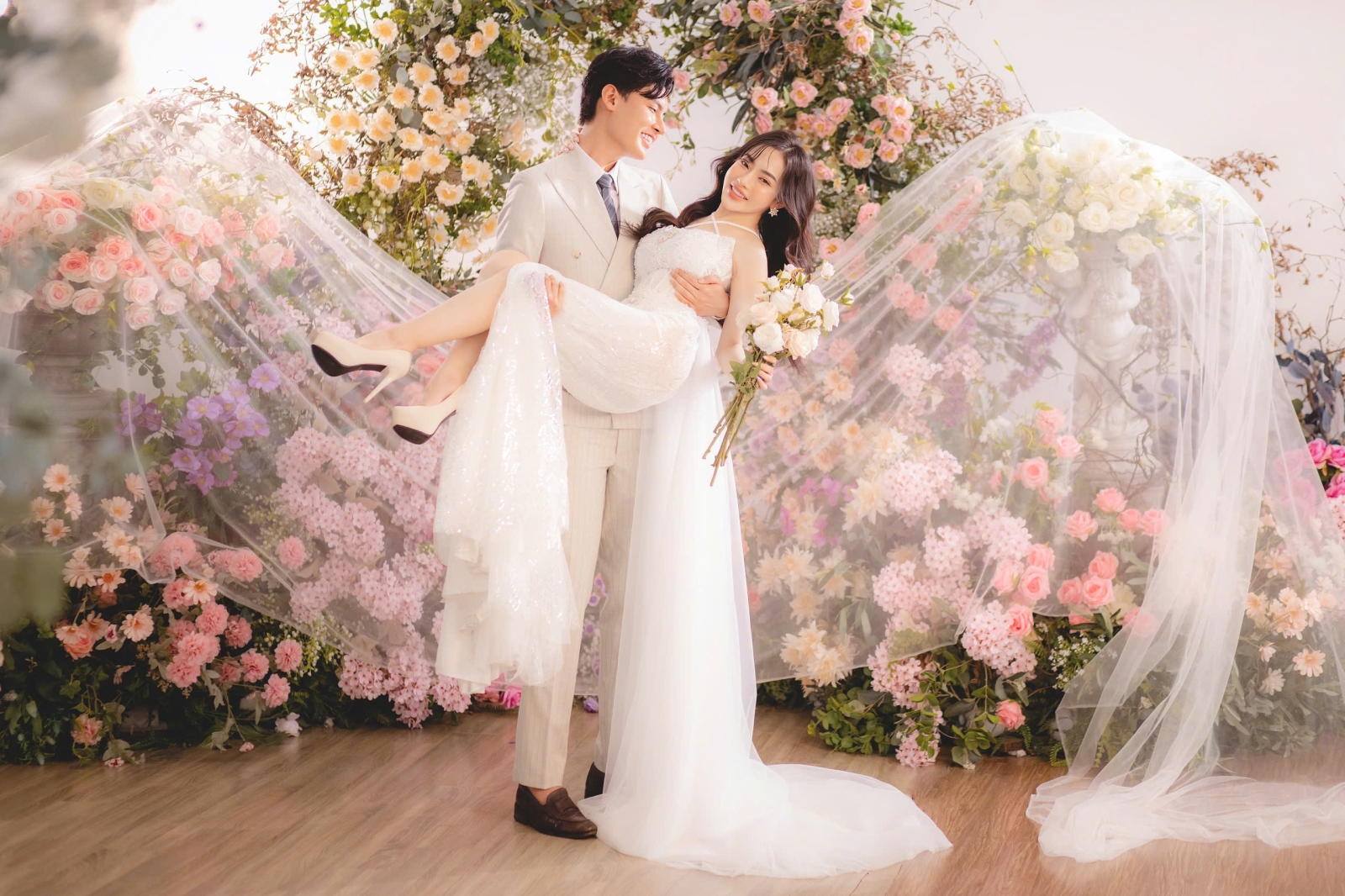 Chụp tại studio 245 tiệm